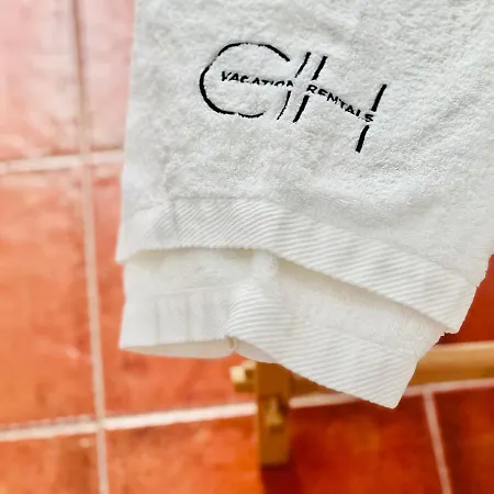 Canaryislandshost L Surfside *