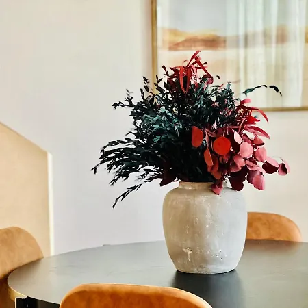 Canaryislandshost L Surfside