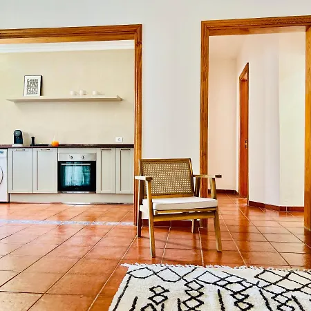 Canaryislandshost L Surfside *