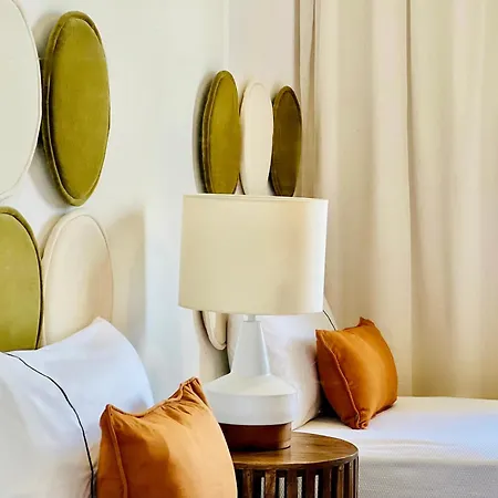 Canaryislandshost L Bruma * Famara