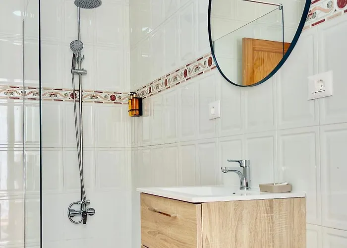 Canaryislandshost L Surfside