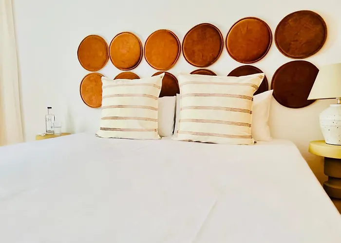 Canaryislandshost L Bruma * Famara