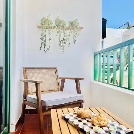 Canaryislandshost L Surfside *