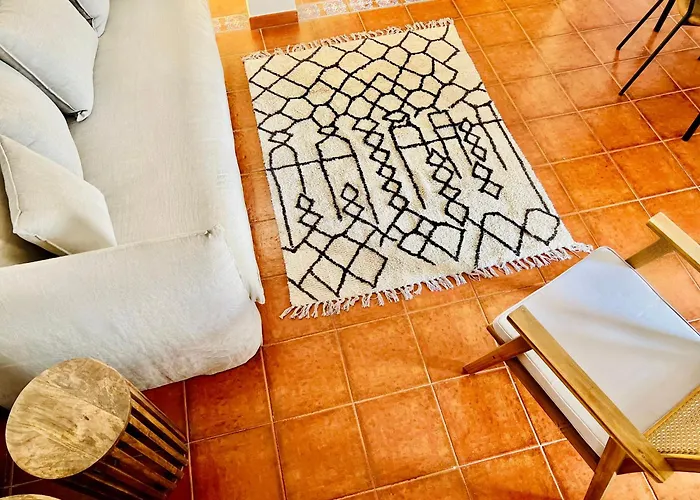 Canaryislandshost L Bruma Famara