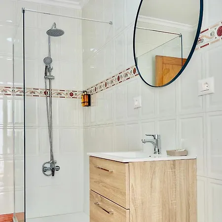 Canaryislandshost L Surfside